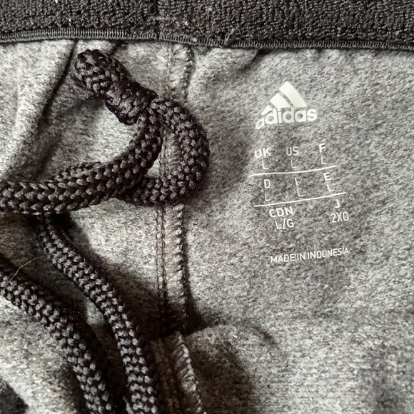 ADIDAS Men’s Sweatpants in EUC - Picture 5 of 10